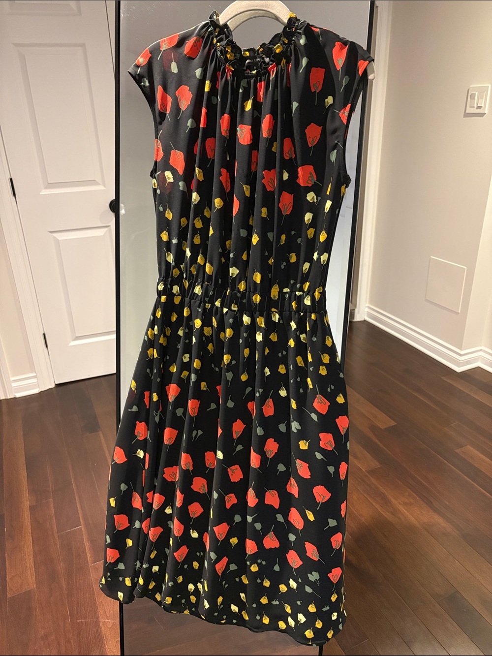 Banana Republic Women’s Black Floral Gathered Neck Dress - size 8